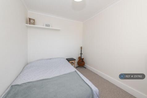 Middle Bedroom