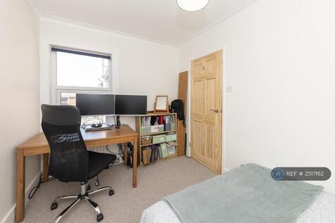 Middle Bedroom