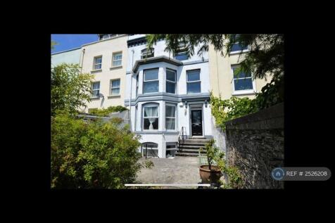1st Floor Flat, With Shared Front Garden. 