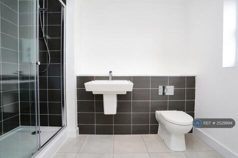 En-Suite 2nd Floor