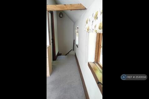 King Size Bedroom Showing Double Room Access