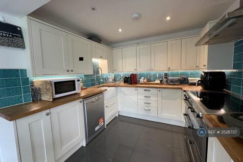 Kitchen (Full View)