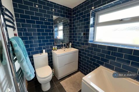 Family Bathroom: Toilet &amp; Sink