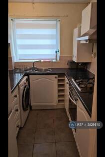 Fully Fitted Kitchen