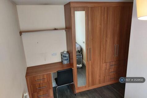 Middle Bedroom