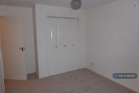 Bedroom With Inbuilt Wardrobe