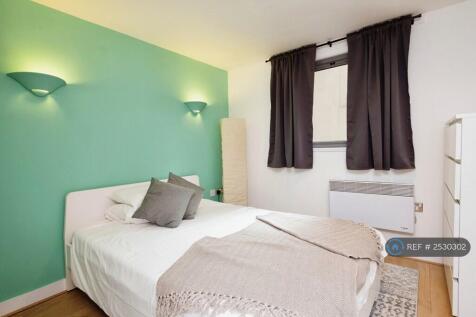 Bedroom 2 (Lower Floor)