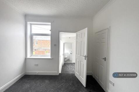 Main Bedroom/Entrance To Dressing Area &amp; Ensuite