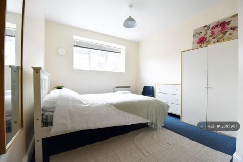 Room 10 - Available
