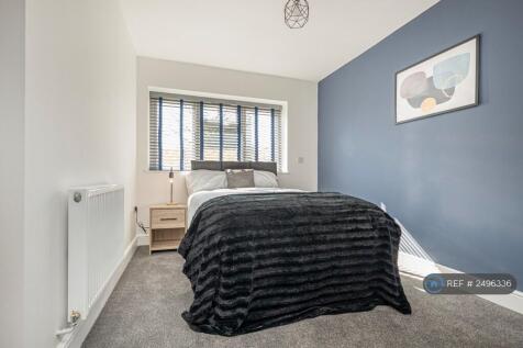 £925 With Own Garden