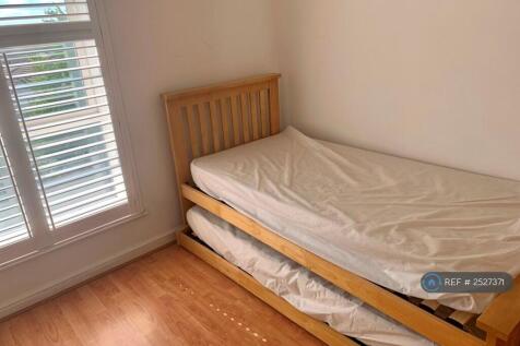 Bedroom 2 (Double Foldable Bed)