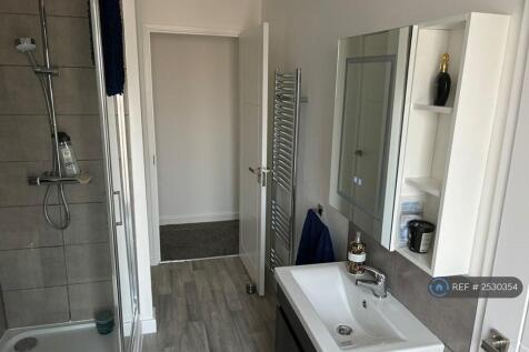 Jack &amp; Jill Bathroom To Double Bedroom
