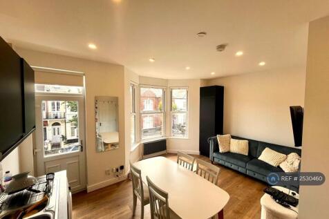 Open Plan Living Room/Kitchen