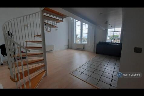 Kitchen &amp; Living