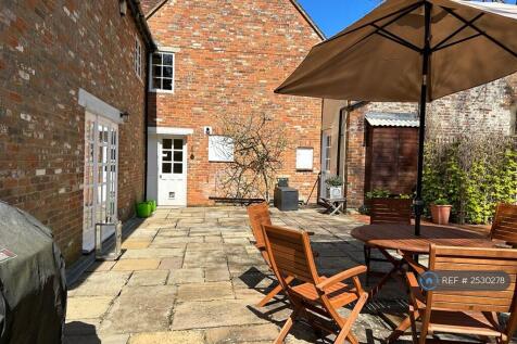 Cottage Courtyard/Terrace