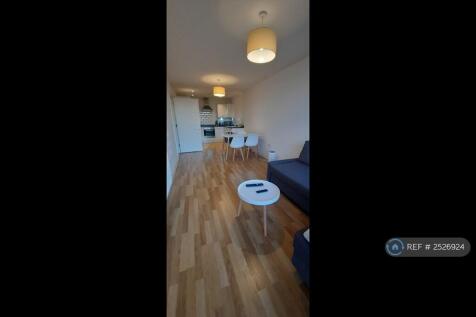 Livingroom/ Dining 