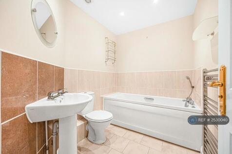 Common Bathroom (Upper Floor)