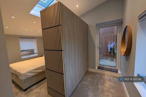 Main Bedroom Showing Dressing Area.