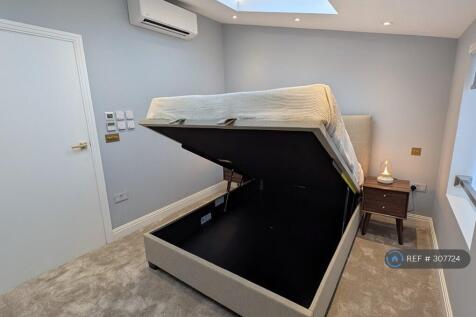 Storage Maximising With Lift-Up Underbed Storage.