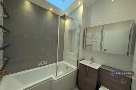 Bathroom For Guests/Second Bedroom
