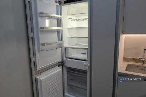 Full Sized Fridge/Freezer