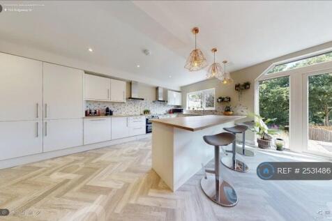 Amazing Open-Plan Fully Kitted Out Kitchen