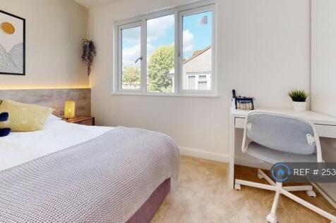 Beautifully Furnished Room With Double Bed