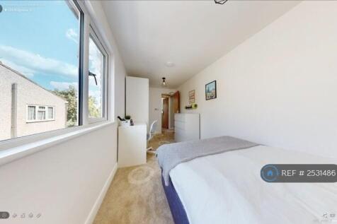 Huge Mirrored Wardrobe, Lots Of Storage, Yoga Mat