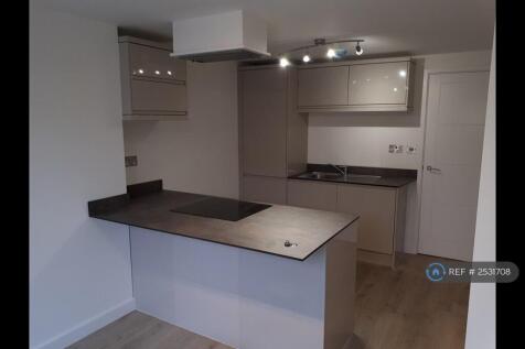 Well Designed Kitchen With Breakfast Bar