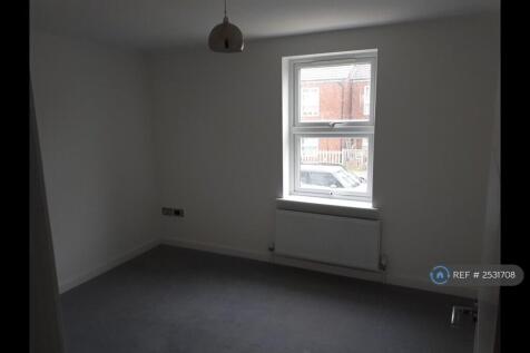 Spacious Bedroom With Carpeting &amp; Space For a Desk