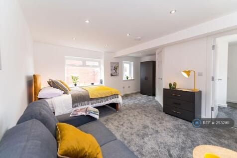 Bedroom/Living Area