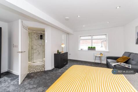 Bedroom/Living Area