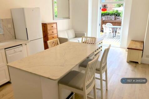 Kitchen/Living Area