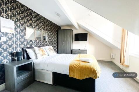 Top Floor Shared Bathroom Single Room £105