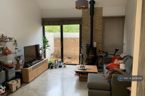 Lounge/Dining
