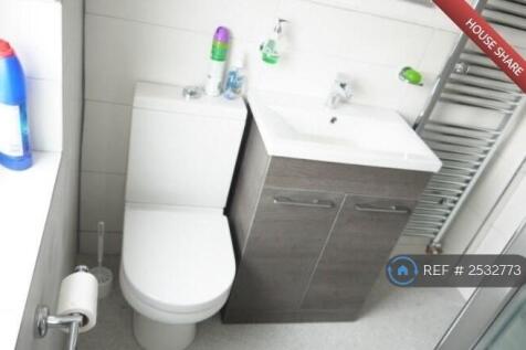 Marlborough Rd - Main Bathroom 2