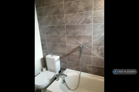 Bathroom 1/2