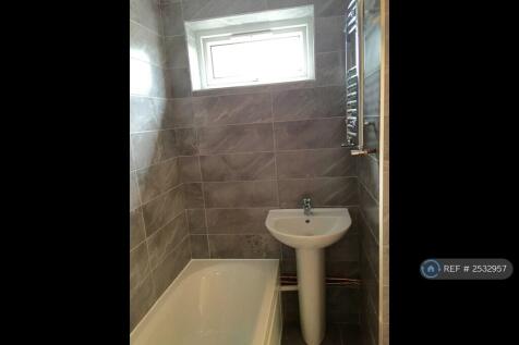 Bathroom 2/2