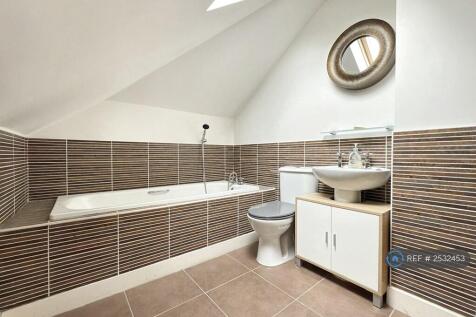 En-Suite Bathroom