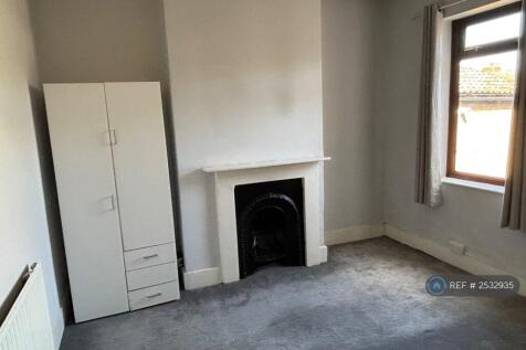 Bedroom 2 With Fireplace 