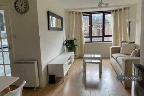 Open Plan Living/Dinning Area