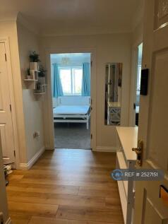 Entrance Hall / Bed 2