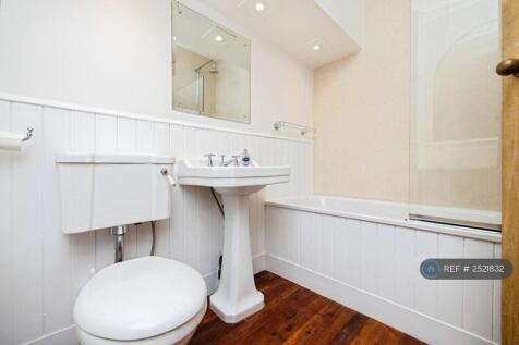 En-Suite Bathroom 