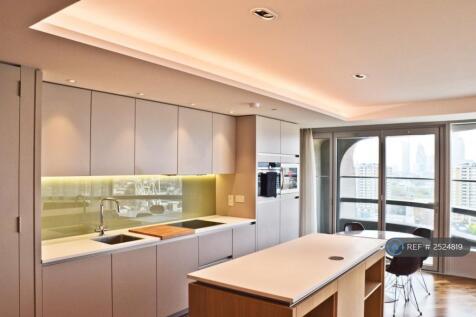 Built In Kitchen With Bar