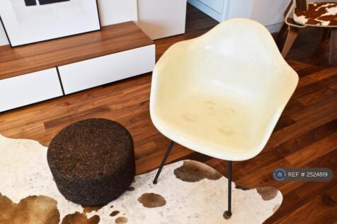 Eames Fibreglass Chair