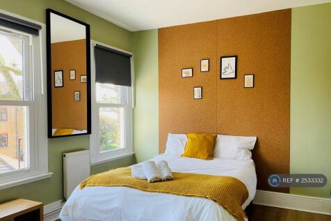 Deluxe Bedroom 2