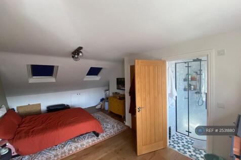 Master Bedroom (Loft)