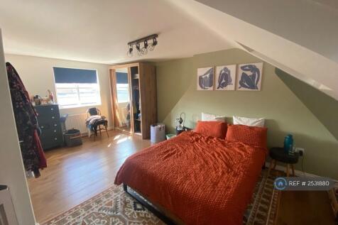 Master Bedroom (Loft)