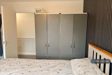 King Size Master Bedroom 