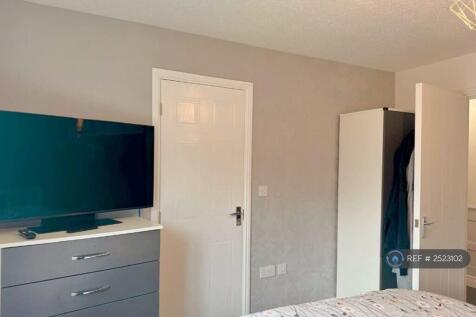 King Size Master Bedroom 2